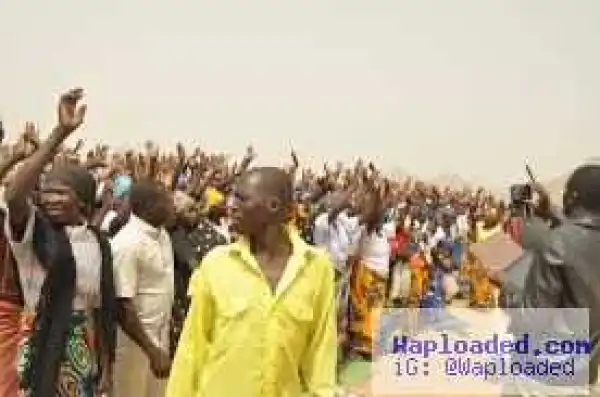 Cameroon Deports 300 Nigerians
